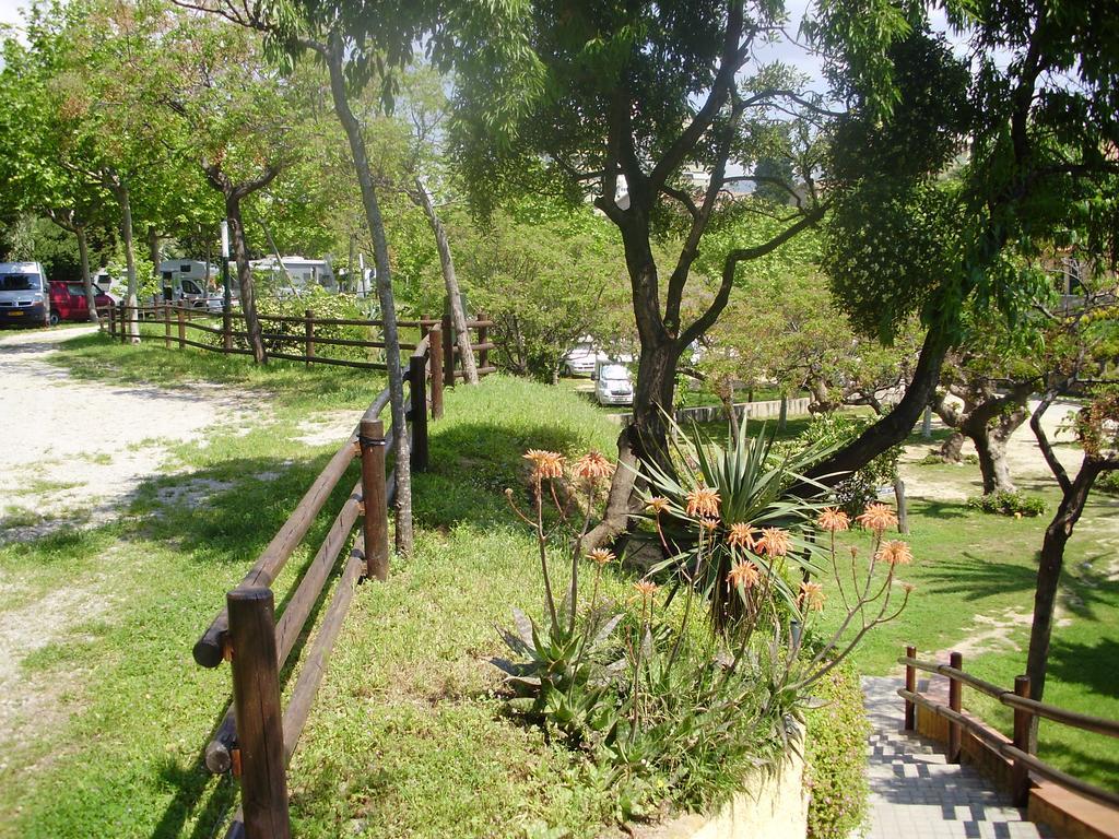 Camping Masnou Hotel Esterno foto