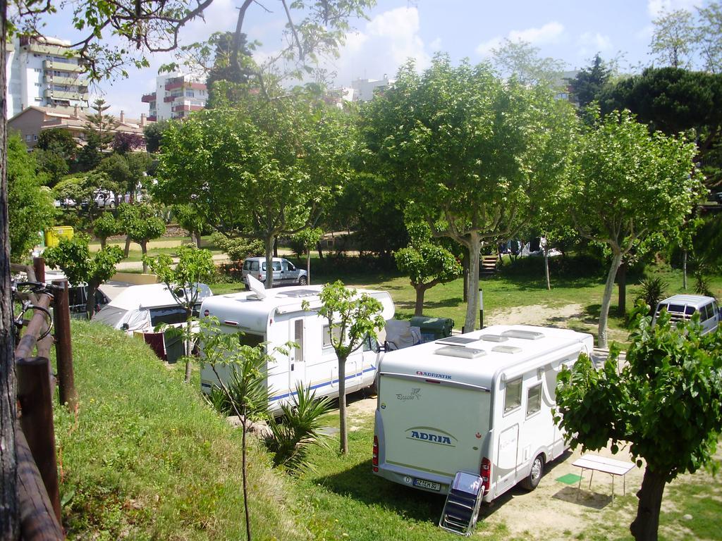 Camping Masnou Hotel Esterno foto