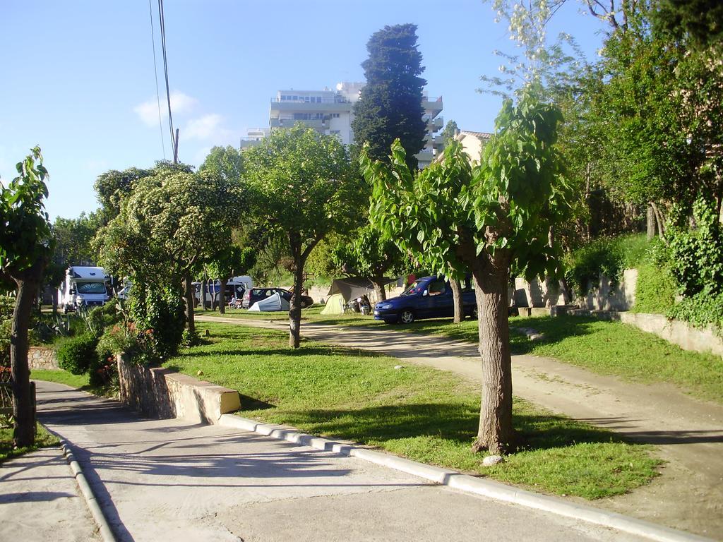 Camping Masnou Hotel Esterno foto